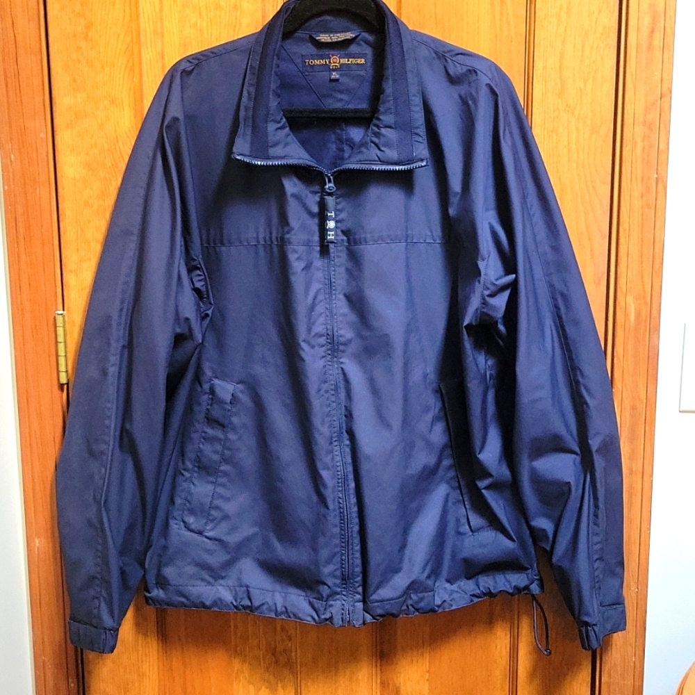 Tommy Hilfiger Lightweight men's golf coat.